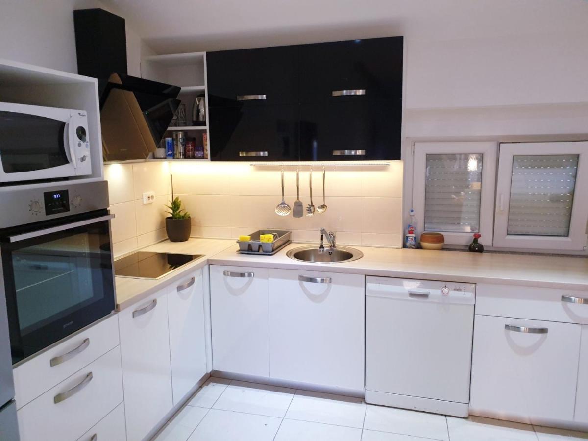 Apartman Lara ซริกเวนิซา ภายนอก รูปภาพ