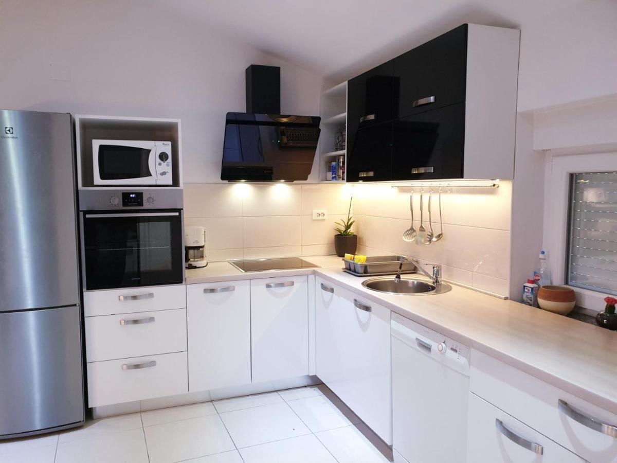 Apartman Lara ซริกเวนิซา ภายนอก รูปภาพ